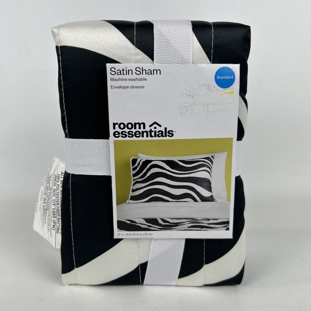 Satin Quilt Sham Black White Room Essentials 20" X‎ 28" New